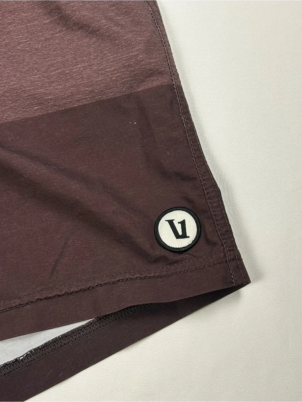 Vuori Banks Hybrid Athletic Shorts Colorblock Burgundy / Brown Men's Size Medium